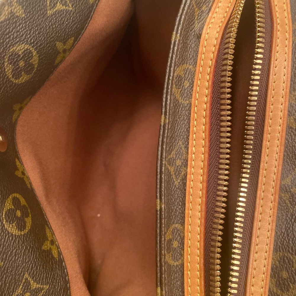 Louis Vuitton Rivet Monogram Bag - Picture 5 of 9